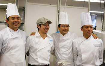 左から伊原さん、金長さん、山崎さん、井上