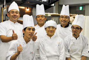 (後列左から)伊原さん、井上、山崎さん
(後列右から)福井さん、大西さん、上田さん